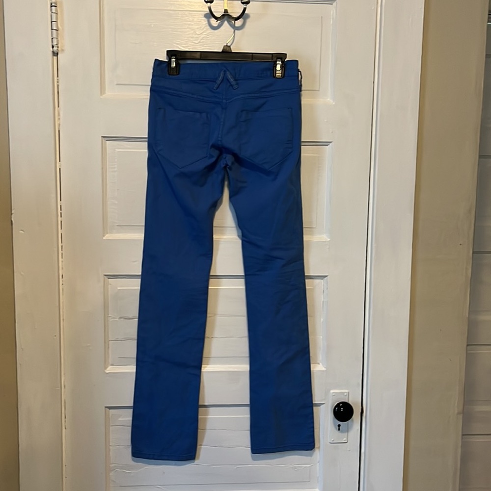 Blue Jeans - Picture 5 of 8